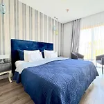 Ferush Boutique Hotel *