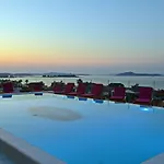 Ferush Boutique Hotel *