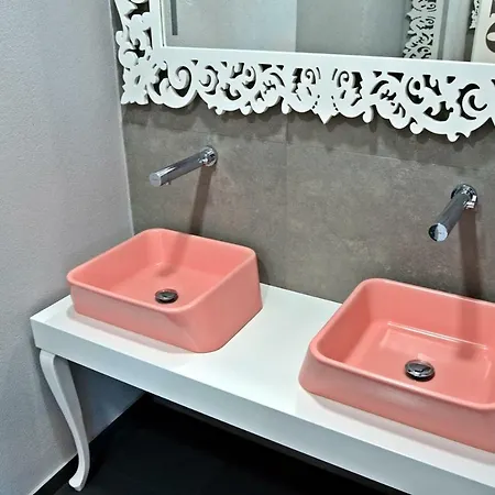 Ferush Boutique Hotel *