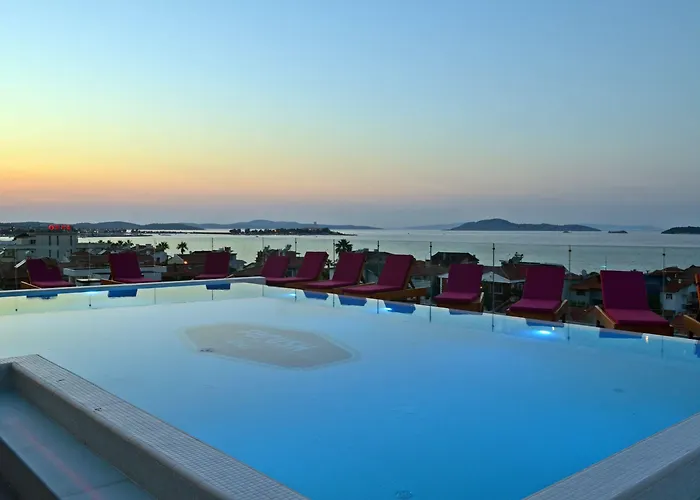 Ferush Boutique Hotel *