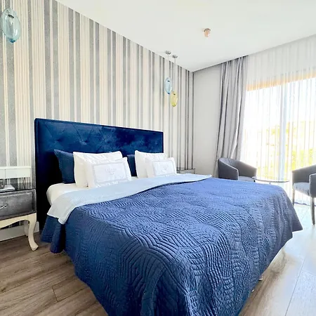 Ferush Boutique Hotel *