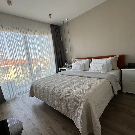 Ferush Boutique Hotel *