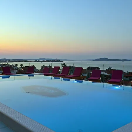 Ferush Boutique Hotel *