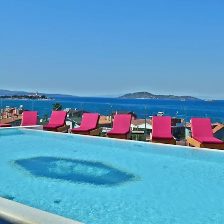 Ferush Boutique Hotel *