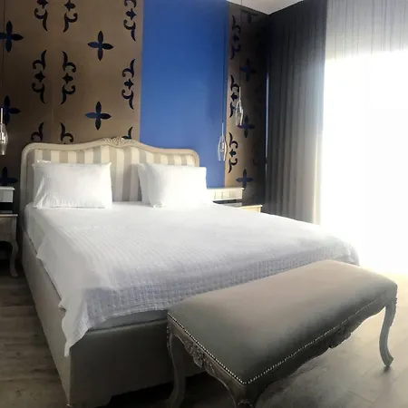 Ferush Boutique Hotel *