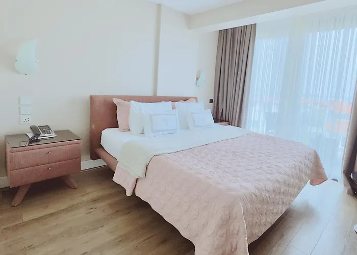 Ferush Boutique Otel *